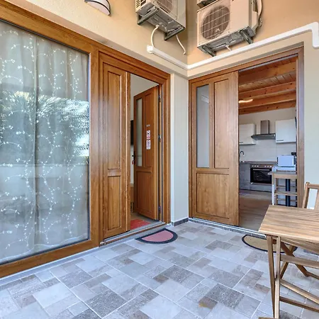 Pintur By Interhome Lovrečica